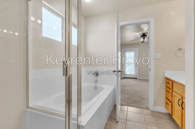 Building Photo - 4098 Hayes Cir