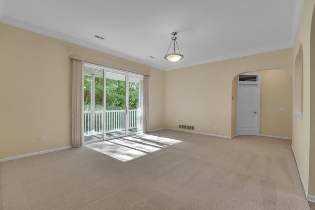 Building Photo - 2950 Hunley Dr