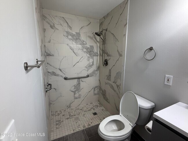 Building Photo - 1170 Molaki Dr