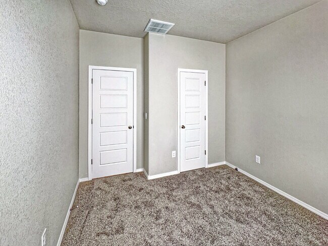 Building Photo - Newer Home in Mountain Hawk