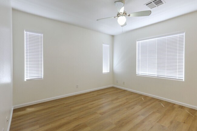 Building Photo - 3 Bedroom And Loft Southwest Gated Communi...