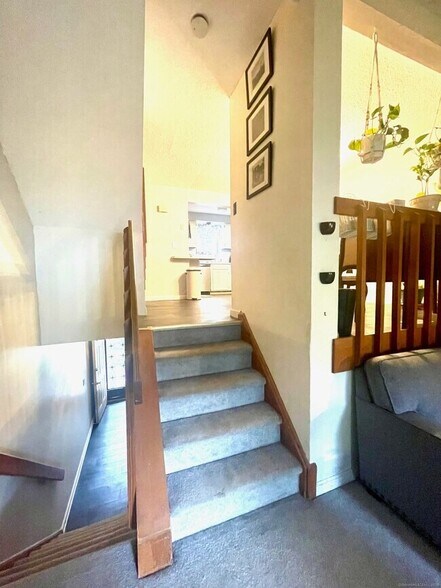 Building Photo - 426 Farmington Ave