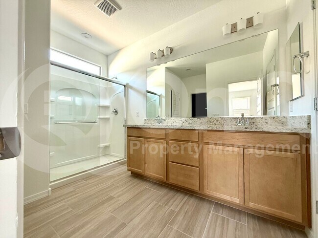 Building Photo - 8818 W Pasadena Ave