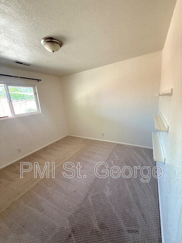 Building Photo - 1149 E Elder Cir
