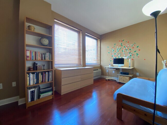 Building Photo - 311 Washington St