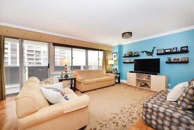 Building Photo - 18-15-18215 215th St