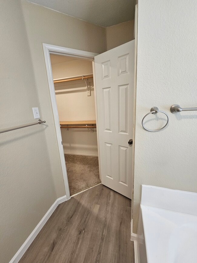 Building Photo - 3516 Valley Forge Dr