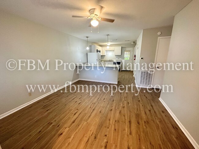 Building Photo - 108-110 Sunset Dr