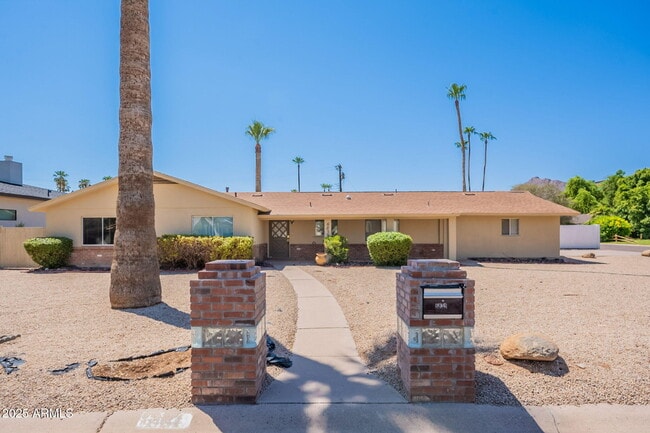 Primary Photo - 6839 E Montecito Ave