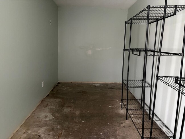 Building Photo - Nice Southside Find