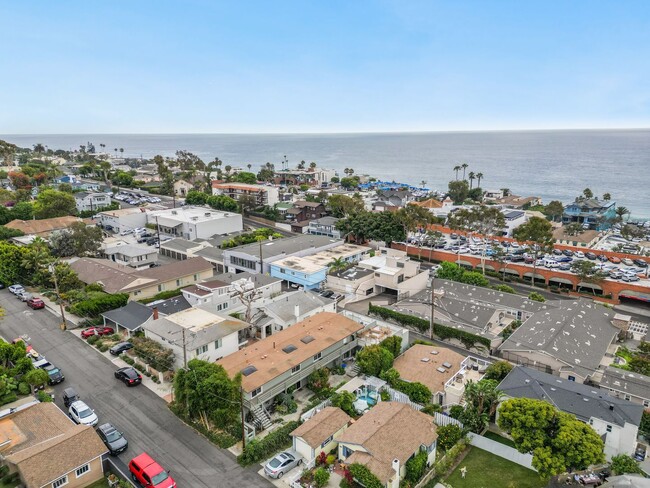 Building Photo - Catalina Apartments