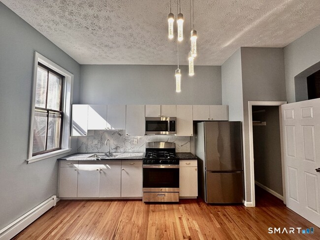 Building Photo - 46 Warren St