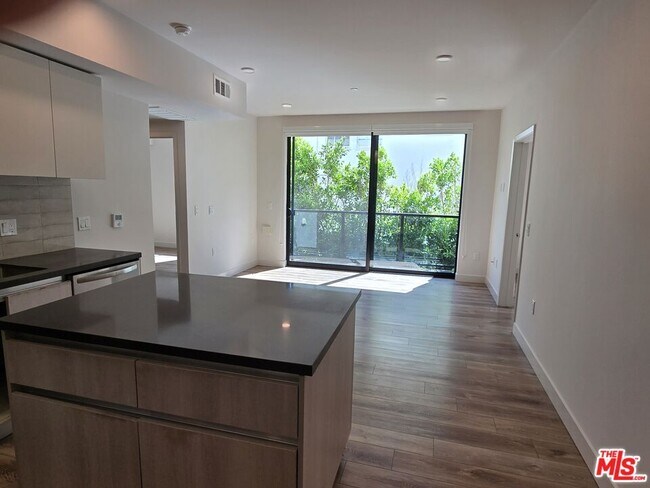 Building Photo - 740 Ridgeley Dr