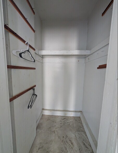 Building Photo - 905 Park St