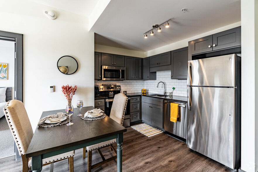 1BR, 1BA - 625SF - Kitchen - The 1901 on Belcourt