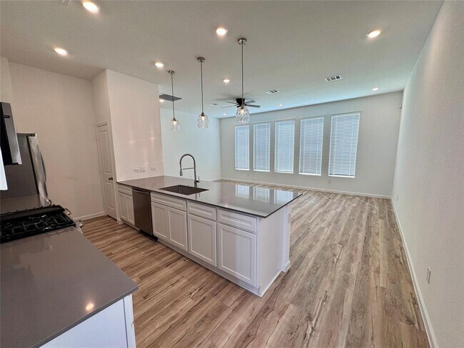 Building Photo - 5410 Holly Hvn Ct