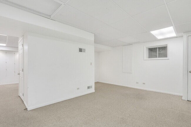 Building Photo - 1000 Cumberland Ln