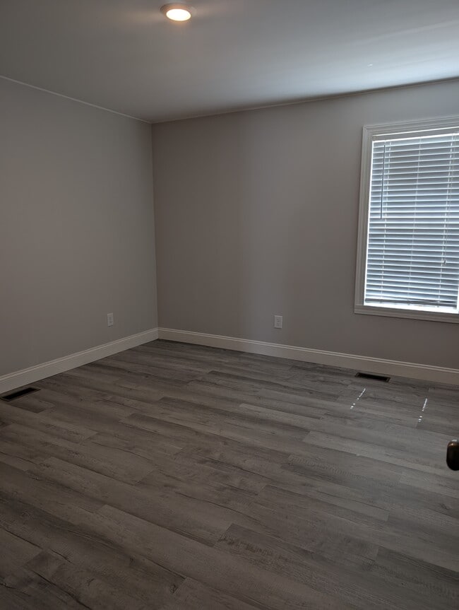 Building Photo - 3212 Grapevine Ct W