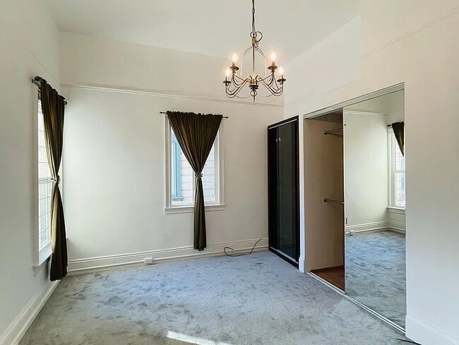 Building Photo - "Charming 2-Bed, 2-Bath Haven in the Heart of San Francisco!"