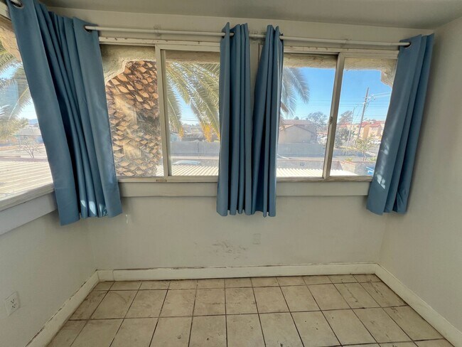 Building Photo - 5096 Spencer St