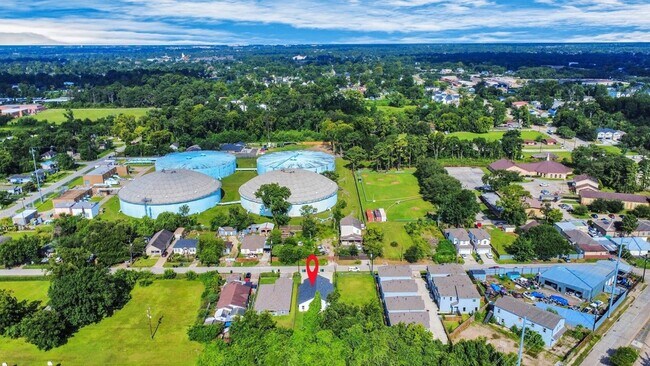 Building Photo - 7502 Sandle St