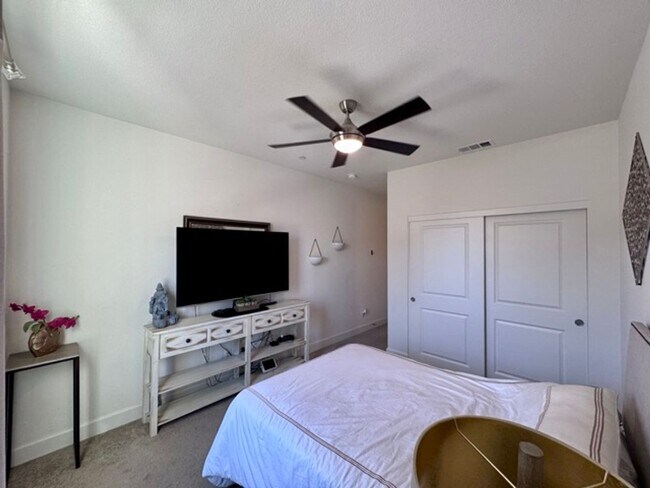 Building Photo - Elegant 4 Bedroom, 4.5 Bathroom Home with ...