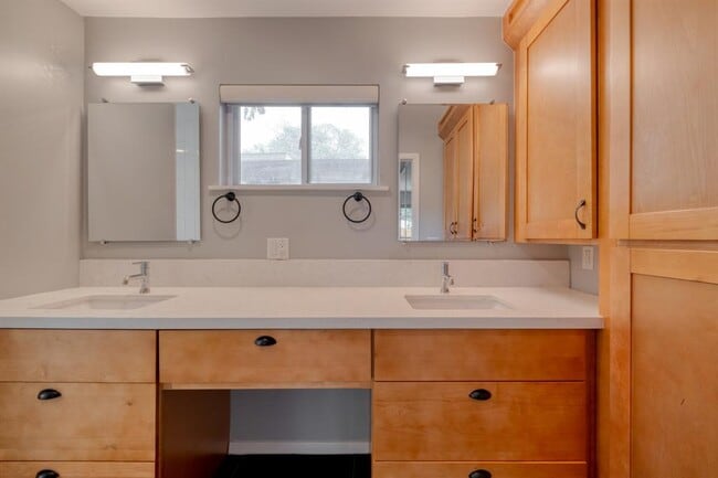 Building Photo - 1413 Berkshire Dr