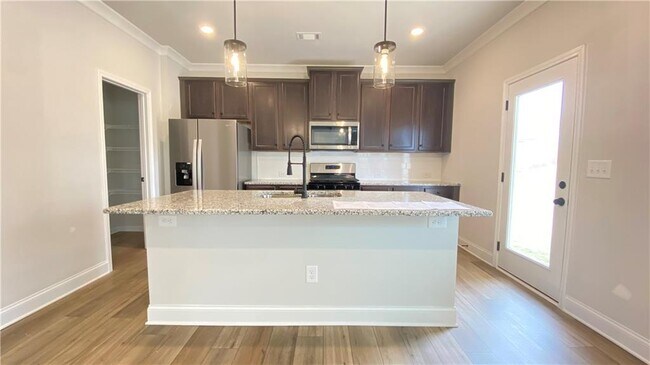 Building Photo - 4591 Silver Oak Dr SW