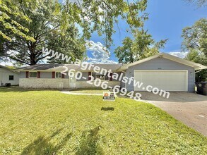 Building Photo - 4 bedroom House