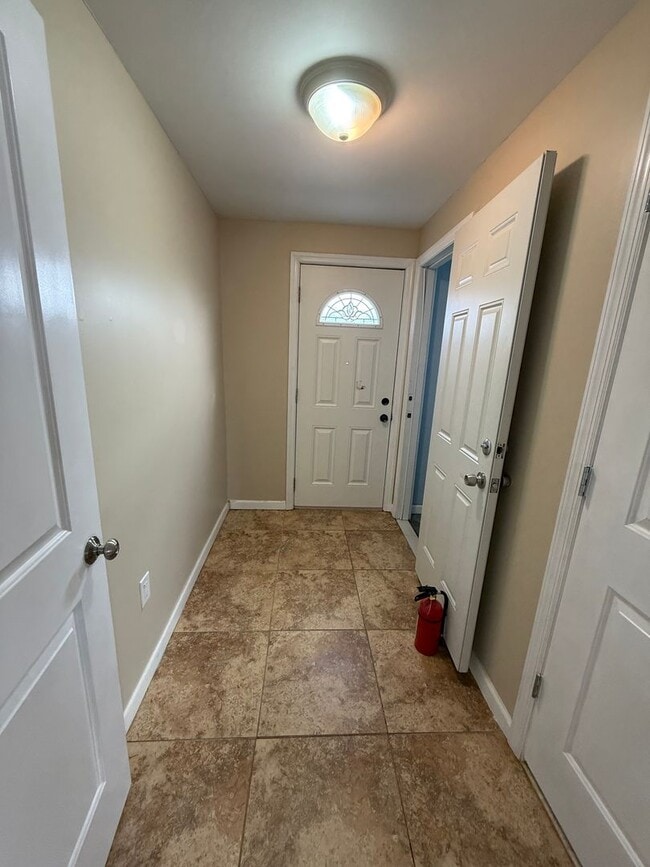 Building Photo - Mint 2 Bed/2 Bath Single-Family Home in Howard Beach!