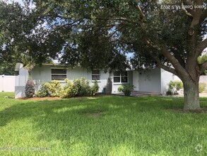 Building Photo - 2046 Sea Ave