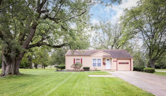 Building Photo - 19229 Pierce Dr