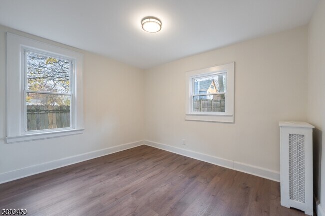 Building Photo - 160 Academy St