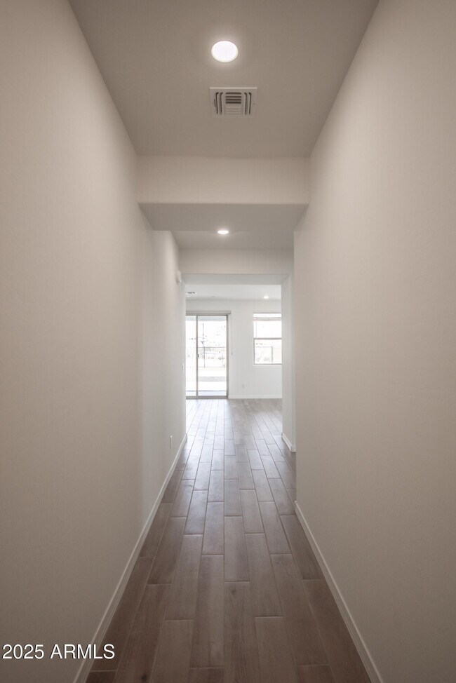 Building Photo - 21326 W Roanoke Ave