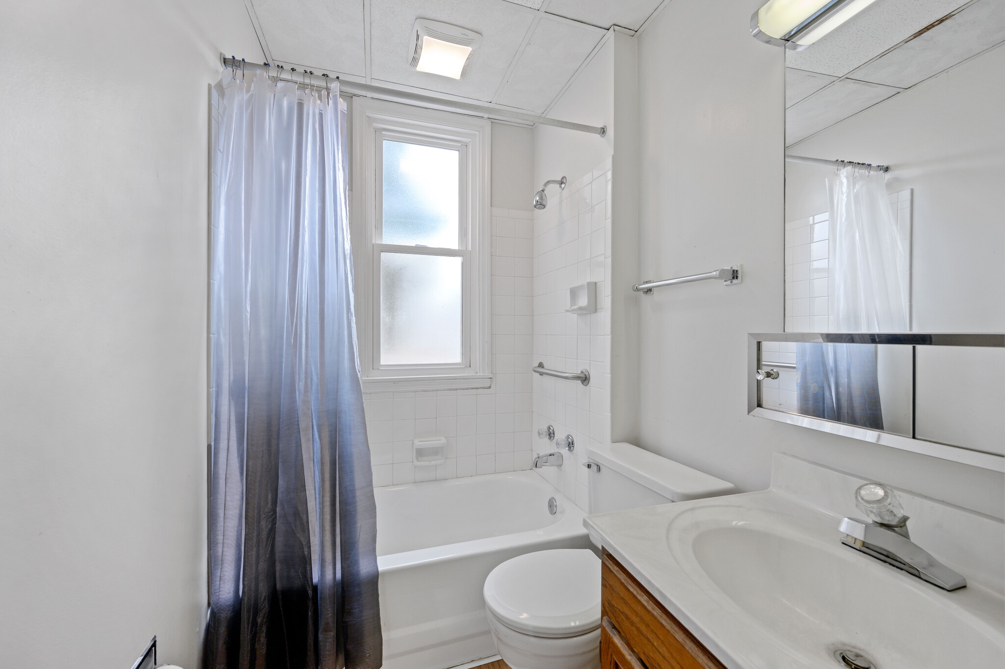 Building Photo - 218 Jackson Ave