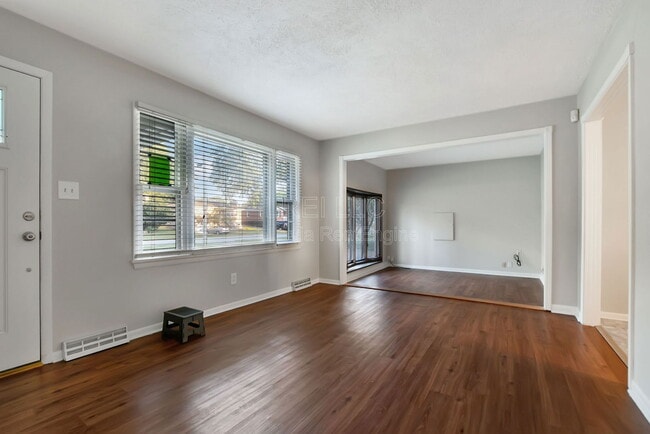 Building Photo - 8001 Bluebonnet Rd