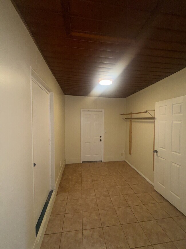 Building Photo - Cozy 3 Bedroom Home in Quiet Community | Hardwood Floors | Large Yard