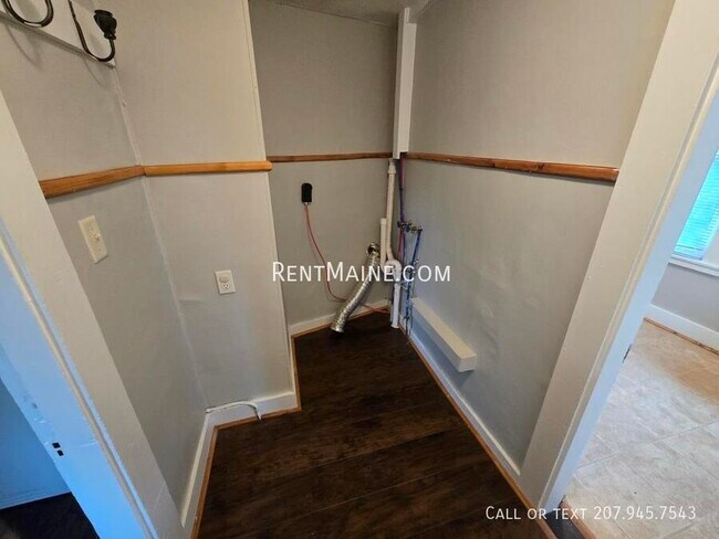 Building Photo - 1237 State St