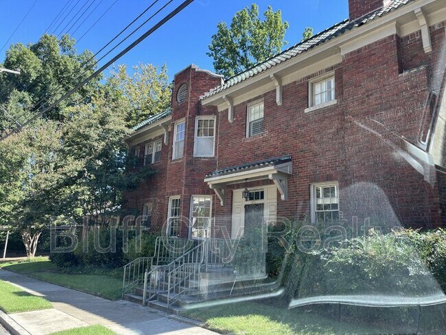 Building Photo - 654 Anderson St