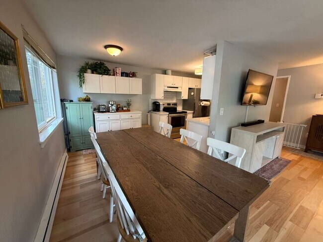 Building Photo - 2 Bedroom 2 Bathroom + Parking and Storage!