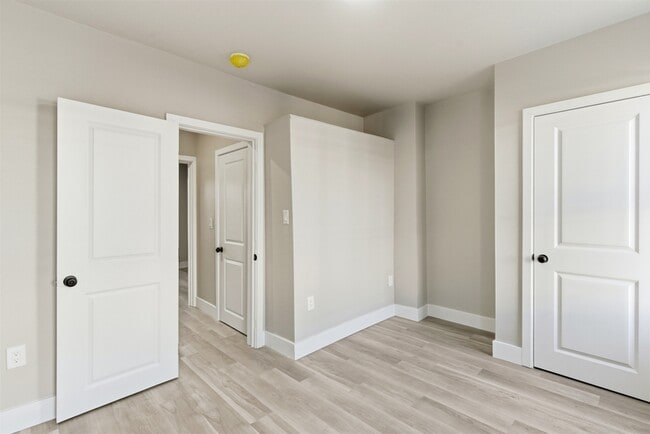 Building Photo - 662 N Yewdall St