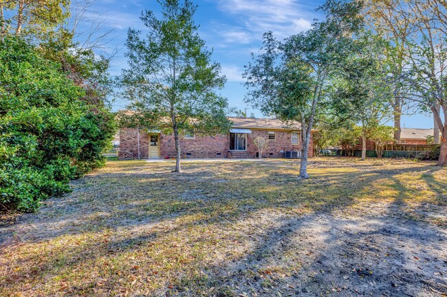 Building Photo - Single story, brick, ranch-style home clos...