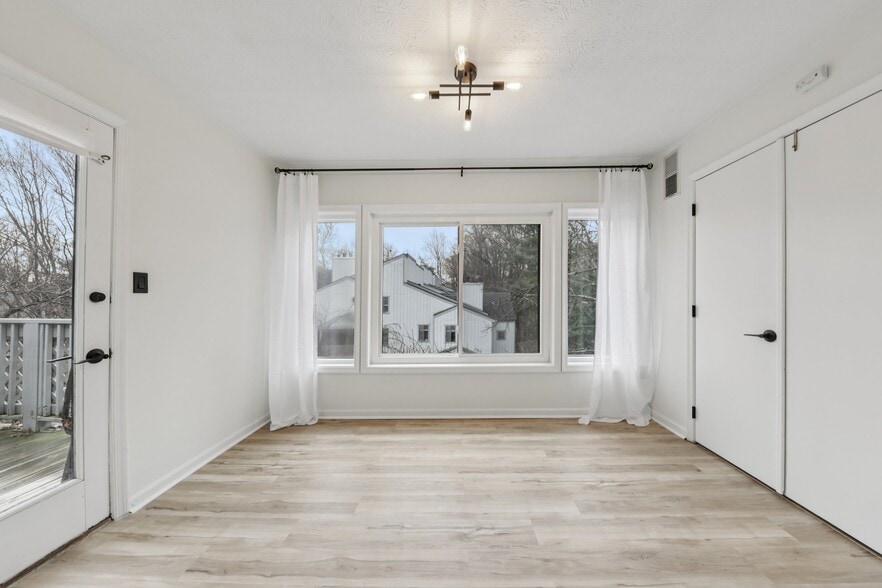 Building Photo - 2209 Hunters Run Dr