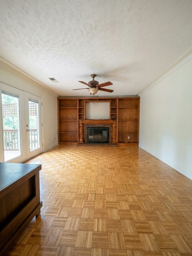 Building Photo - 3920 E Meadow Dr