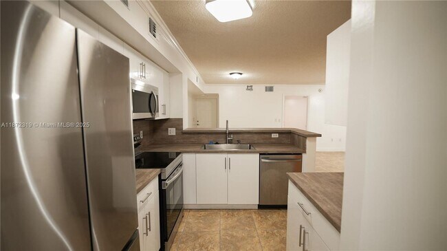 Primary Photo - 2123 Renaissance Blvd