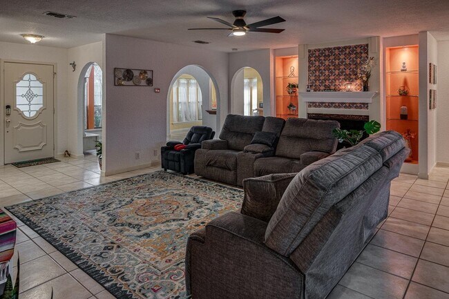 Building Photo - 227 Foster Cir