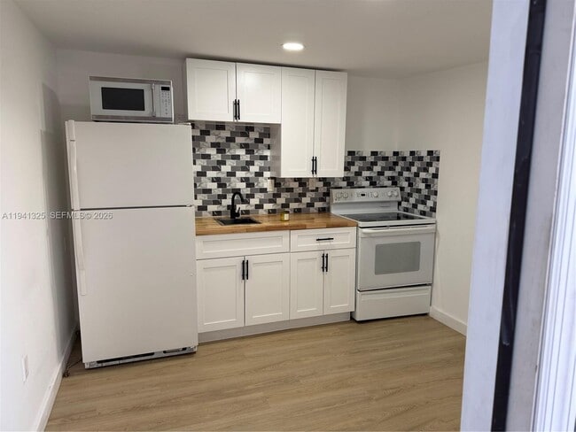 Building Photo - 2101 NW 105th Terrace