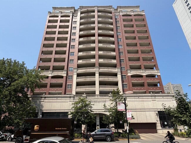 Building Photo - 828 W Grace St