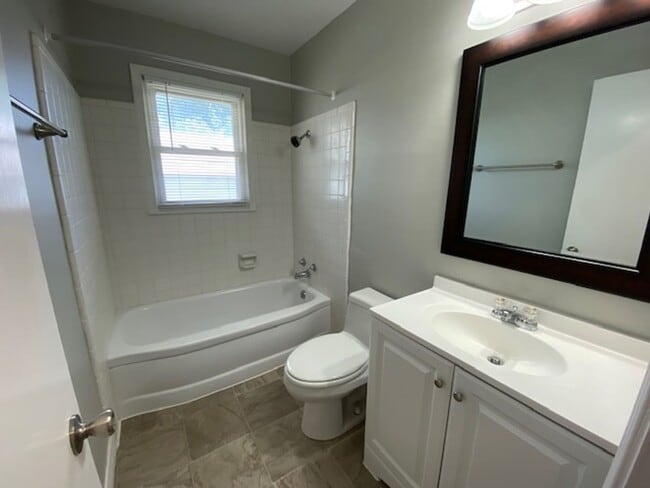 Building Photo - 3 Bed, 2 Bath Corner Lot in Tulsa!