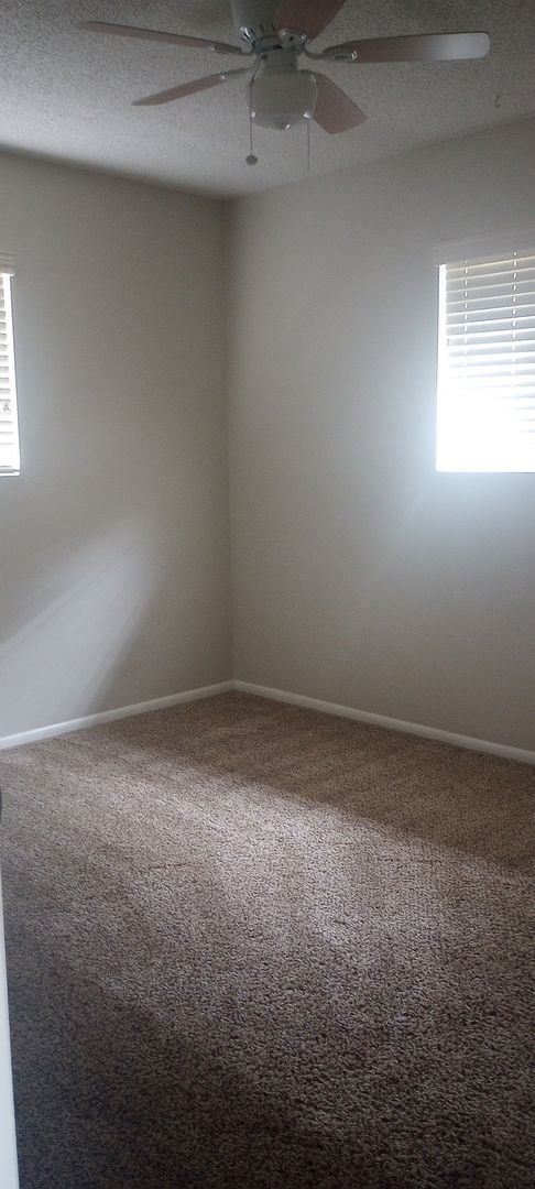 Building Photo - Charming Home Near the Prescott Square